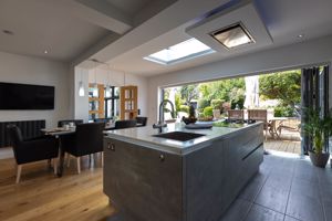 Kitchen Dining- click for photo gallery